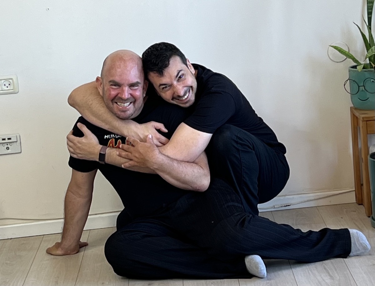 רן טיבי ואדוויטו, מנחי מדיטציית אום